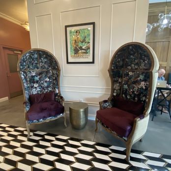 Simona's - Entry way seating - Coffee & Tea Near Me - Austin, Texas