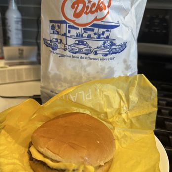 Dick's Drive-In - Fast Food Near Me - Federal Way, Washington