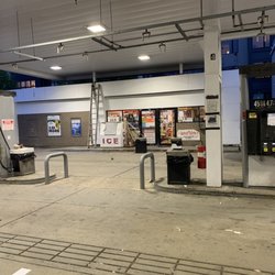 Soothie Gas - Front of building/ pump area