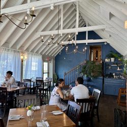 Zinnia - The dining room. So pretty.