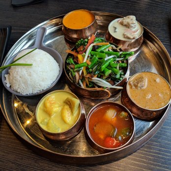 Yum Sa - Entree sampler. Favs include chicken, beef, and shrimp!!! - Asian Fusion Near Me - London, XGL