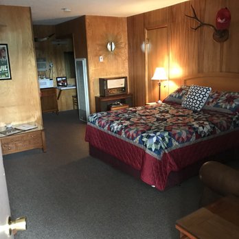 Raton Pass Motor Inn - Cowboy room. - Hotels Near Me - Raton, New Mexico