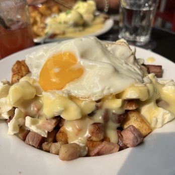 Les Trois Garçons - Breakfast poutine - Salad Near Me - Quebec City, Quebec