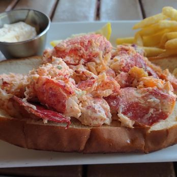 Dive Bar Restaurant - Lots of lobster - Seafood Near Me - Jupiter, Florida Dive Bar Restaurant - Lots of lobster - Seafood Near Me - Jupiter, Florida
