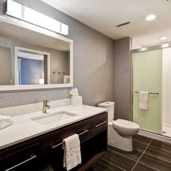 Guest room bath