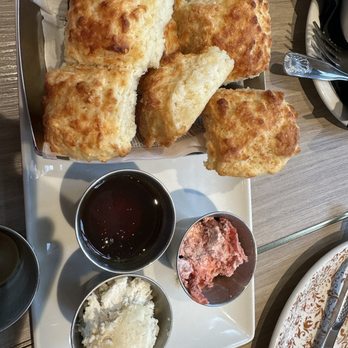 Dawn AM Eatery - Biscuit Basket - Southern Near Me - Chicago, Illinois Dawn AM Eatery - Biscuit Basket - Southern Near Me - Chicago, Illinois