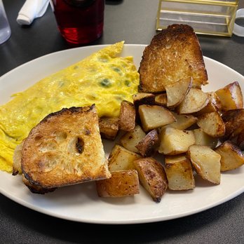 Blackbird Cafe - Spinach & Feta Omelette - Cafes Near Me - Groton, Massachusetts
