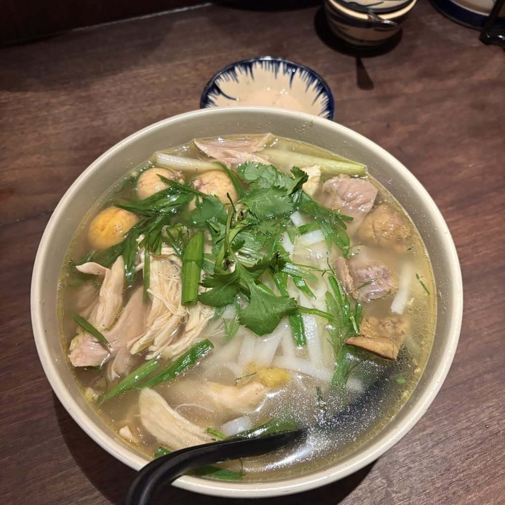Banh Anh Em - Pho ga dac biet - Vietnamese Near Me - New York, New York