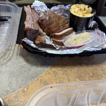Ouachita Bar & Grill - Brisket & smoked chicken platter - Barbeque Near Me - Hot Springs, Arkansas