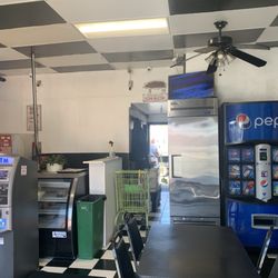 C J's BBQ & Fish - Dining room