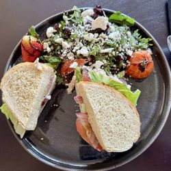 La Vie Est Un Bistro - Tuna sandwich