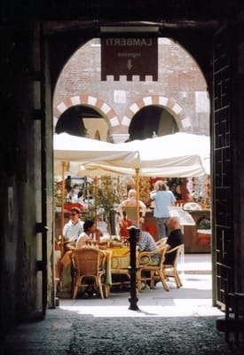 Piazza Delle Erbe by null