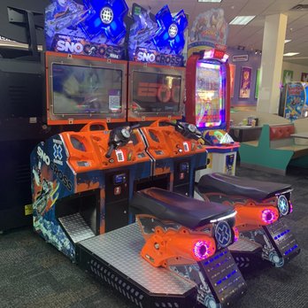 Chuck E. Cheese - 6.26.23 - racer game - Pizza Near Me - Rohnert Park, California
