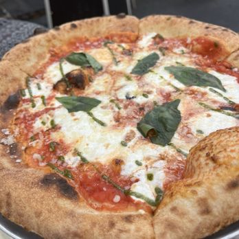Frannie & The Fox - Margarita pizza - Italian Near Me - Charleston, South Carolina Frannie & The Fox - Margarita pizza - Italian Near Me - Charleston, South Carolina