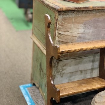 The Vermont Antique Mall - Spice It Up~~~(Didn't Buy It, But I'd Distressed The Wood, Polish W/ Oil & Use For A Spice Rack) - Antiques Near Me - Quechee, Vermont