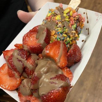 The Paleta Bar - Coconut Paleta con frutas - Ice Cream & Frozen Yogurt Near Me - Albuquerque, New Mexico