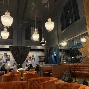 Countrypolitan Bar & Kitchen - New American Near Me - Nashville, Tennessee