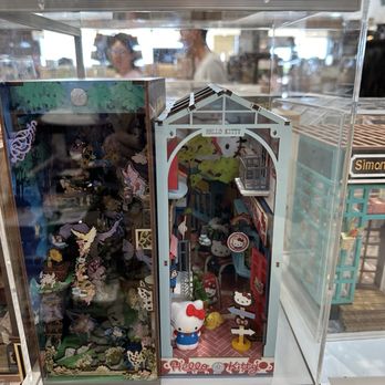 Kinokuniya Bookstore - Carrollton - DIY build a book end! - Bookstores Near Me - Carrollton, Texas