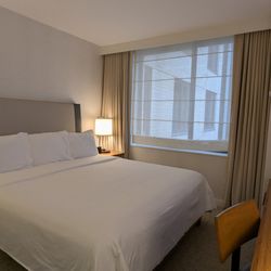 Club Wyndham Midtown 45 - Hotel room with king bed