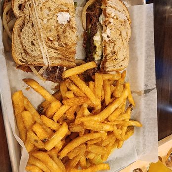 7 Hills West - Popper Patty Melt - Arcades Near Me - Dyersville, Iowa