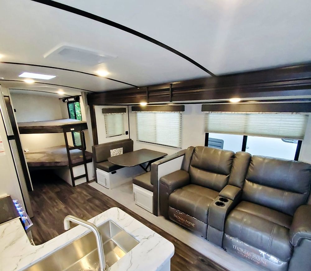 PAMPERED PIONEER 14 Photos Ranson, West Virginia RV Rental