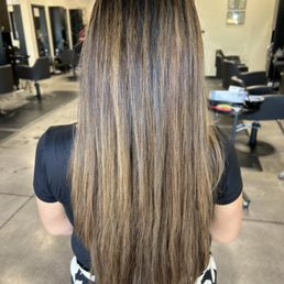 Beautifully trimmed root touch up and highlights! Beautifully trimmed root touch up and highlights!