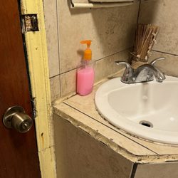 Sib's on the Mountain - No hot water, only the cold side worked. Hopefully employees had another way to sanitize their hands