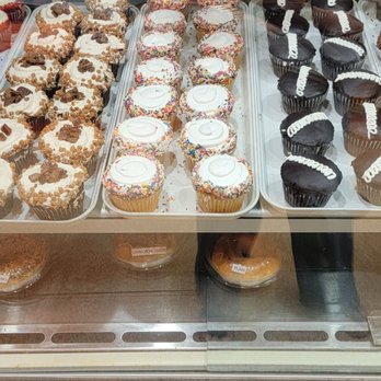 Junior's Restaurant & Bakery - Foxwoods - American Near Me - Mashantucket, Connecticut