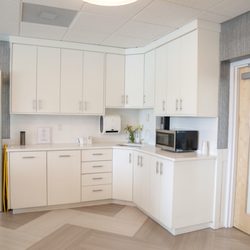 Elderwood At Liverpool - An activities room kitchen equipped with everything necessary for fun, engaging activities.