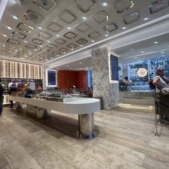Venchi - Interior - Chocolatiers & Shops Near Me - New York, New York