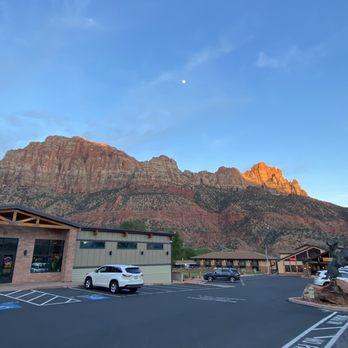 Bumbleberry Inn - Surrounded by beautiful mountains - Hotels Near Me - Springdale, Utah