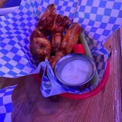 Krankin Hanks Sports Bar And Grill - Wings