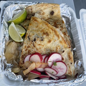 Tacos El Chore - Quesadilla Deluxe - Food Trucks Near Me - San Jose, California