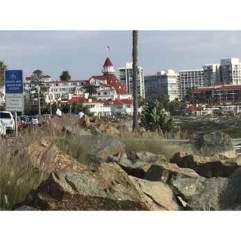 Coronado Center Beach - Beautiful rocks above the Beach Hotel Del Coronado in the background. - Beaches Near Me - Coronado, California Coronado Center Beach - Beautiful rocks above the Beach Hotel Del Coronado in the background. - Beaches Near Me - Coronado, California