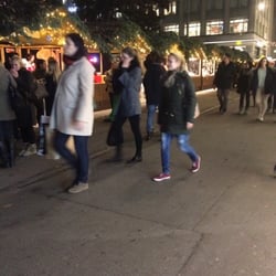 Globus Weihnachtsmarkt - Glühweinstände