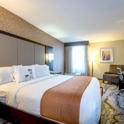 DoubleTree by Hilton Hotel Montgomery Downtown - Guest room
