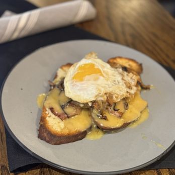 The Pub at EAV - Interesting and yummy brunch take on that iconic Louisville hot brown. Meet the hot yella. - Pubs Near Me - Atlanta, Georgia