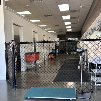 Petbar Boutique - Conroe - Inside clean bath bars - Pet Groomers Near Me - Conroe, Texas Petbar Boutique - Conroe - Inside clean bath bars - Pet Groomers Near Me - Conroe, Texas