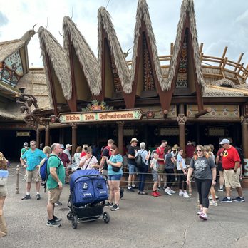 Aloha Isle - refreshment booth - Ice Cream & Frozen Yogurt Near Me - Lake Buena Vista, Florida