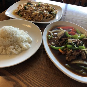 Bangkok Kitchen - Pad see ew with chicken & basil entree with beef - Thai Near Me - Maumee, Ohio