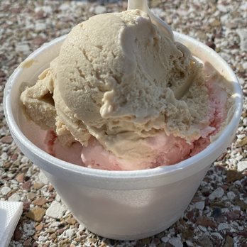 Magic Fountain Union Creamery - Coffee and Strawberry homemade ice cream (size small) - Ice Cream & Frozen Yogurt Near Me - Union, New Jersey Magic Fountain Union Creamery - Coffee and Strawberry homemade ice cream (size small) - Ice Cream & Frozen Yogurt Near Me - Union, New Jersey