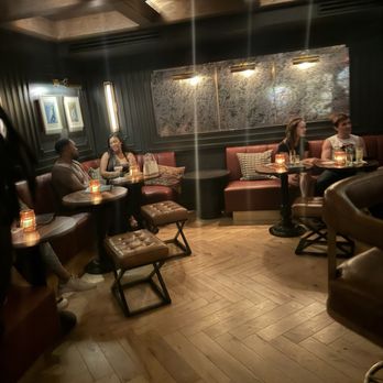 Ginger's - Seating area - Cocktail Bars Near Me - Dallas, Texas
