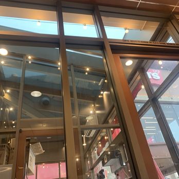 Ruby's Diner - The roof leak inside - Diners Near Me - Commerce, California Ruby's Diner - The roof leak inside - Diners Near Me - Commerce, California