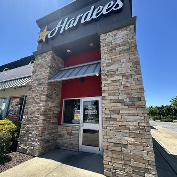 Hardee's - Entrance - Fast Food Near Me - Smyrna, Delaware