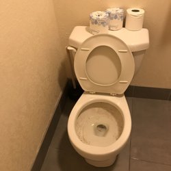 Sportsman's Motel - The toilets don't work here.
