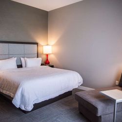 Hampton Inn Pontiac - Guest room