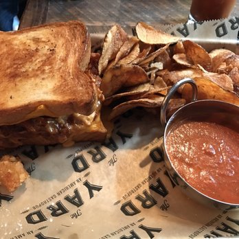 The Yard - Smack Yo Mama plenty of pulled pork - New American Near Me - Pittsburgh, Pennsylvania