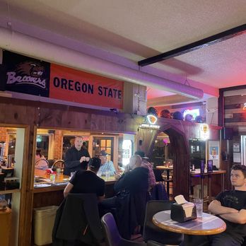 Clodfelter's - Interior - Pubs Near Me - Corvallis, Oregon