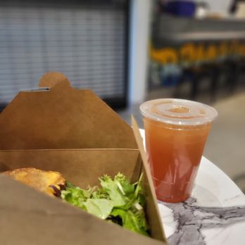 Bunnan - Griot plantain sandwich with passion fruit lemonade - Haitian Near Me - Brooklyn, New York Bunnan - Griot plantain sandwich with passion fruit lemonade - Haitian Near Me - Brooklyn, New York