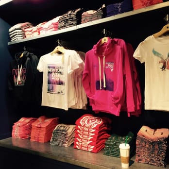 American Eagle Outfitters - T-shirts - Women's Clothing Near Me - New York, New York American Eagle Outfitters - T-shirts - Women's Clothing Near Me - New York, New York